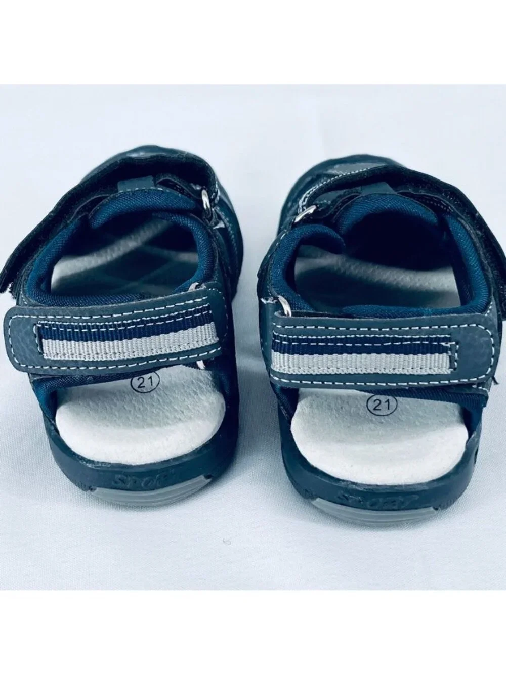 Apakowa Kids Boys Sandals Size 21 Athletic Double Strap Closed-Toe Beach Sandals